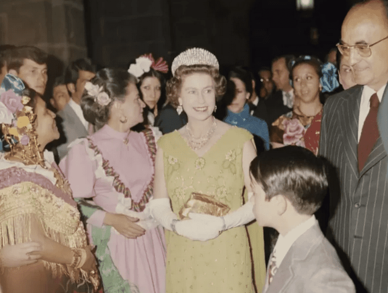 La reina Isabel II con el expresidente Luis Echeverría.