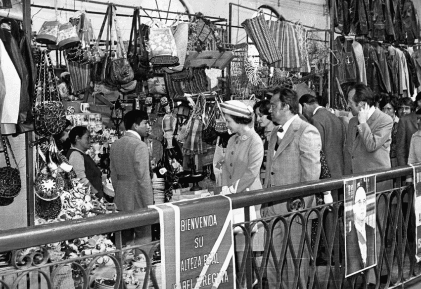 La monarca inglesa visitó el mercado Hidalgo en Guanajuato.